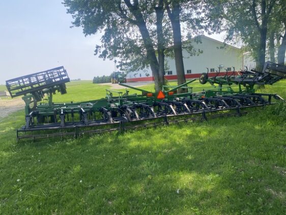 2007 John Deere 2210 - Image 4