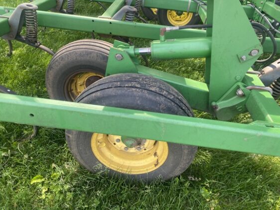 2007 John Deere 2210 - Image 21