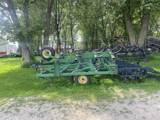 2007 John Deere 2210 - Image 3