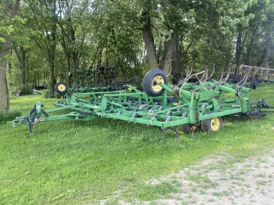 2007 John Deere 2210