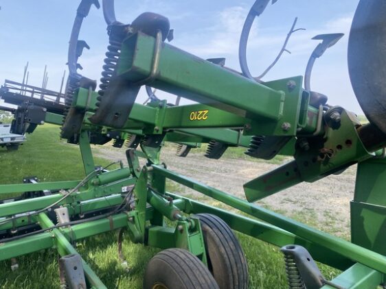 2007 John Deere 2210 - Image 16
