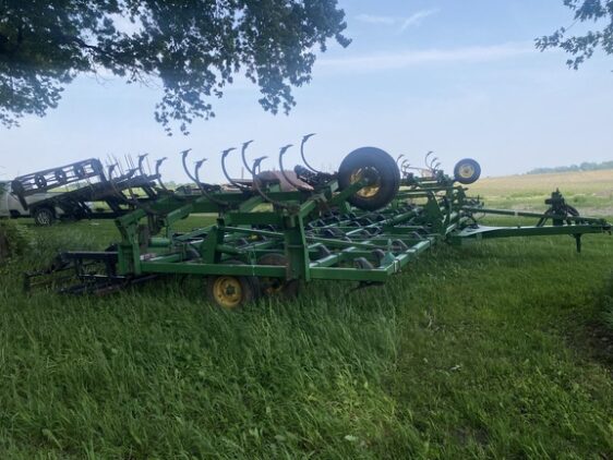 2007 John Deere 2210 - Image 2