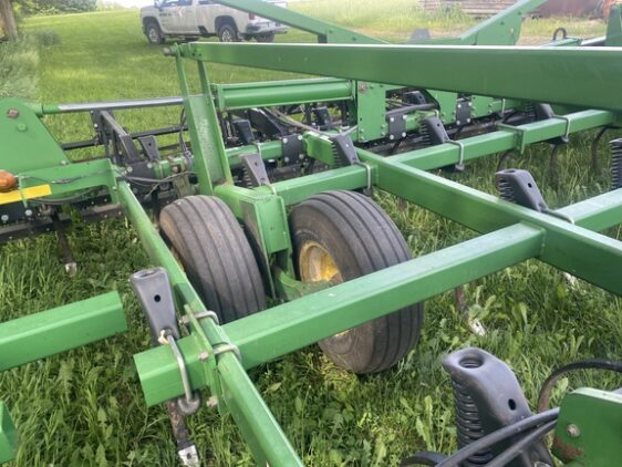 2007 John Deere 2210 - Image 11