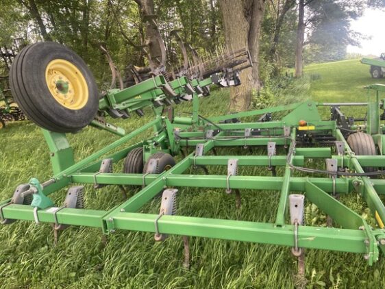 2007 John Deere 2210 - Image 10