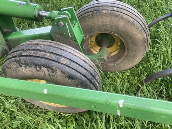 2007 John Deere 2210 - Image 13