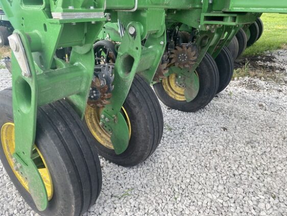 2025 John Deere 1775NT - Image 18