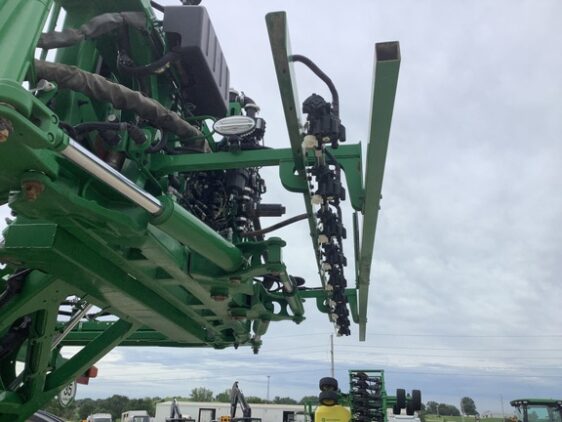 2021 John Deere R4038 - Image 25