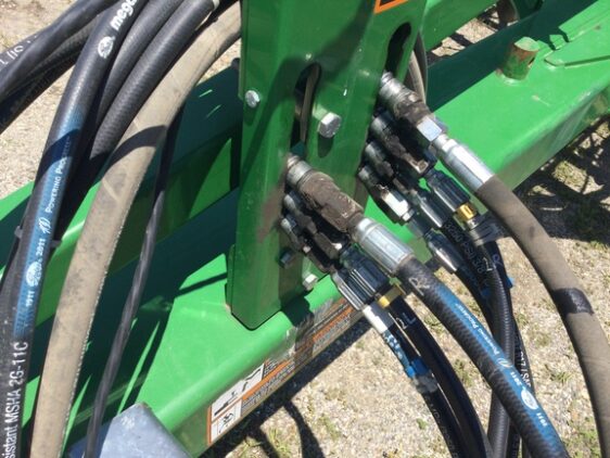 2013 John Deere 2310 - Image 3