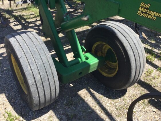2013 John Deere 2310 - Image 4