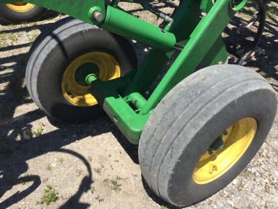 2013 John Deere 2310 - Image 16