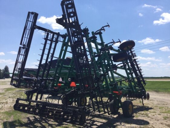 2013 John Deere 2310 - Image 2