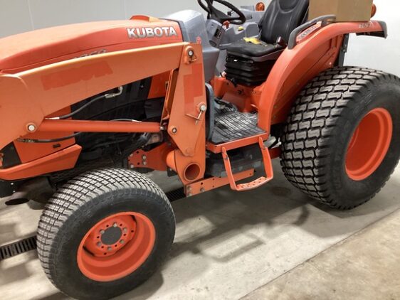 2014 Kubota L4060 - Image 8
