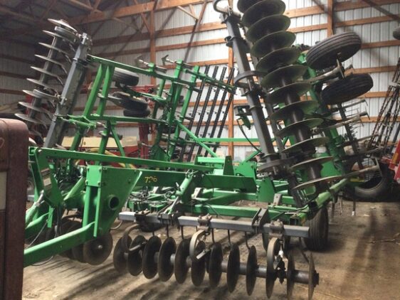 2005 John Deere 726