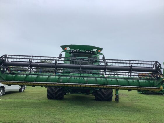 2017 John Deere 630F - Image 3
