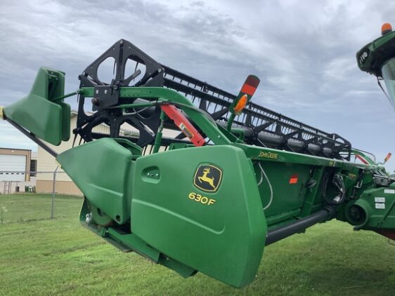 2017 John Deere 630F - Image 4