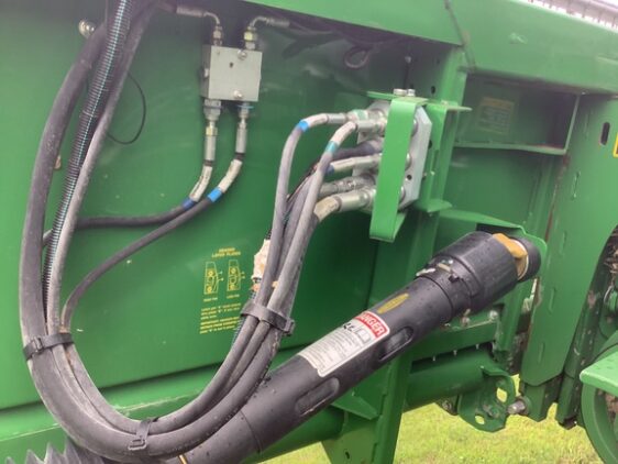 2017 John Deere 630F - Image 8