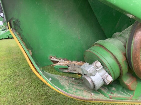 2017 John Deere 630F - Image 9