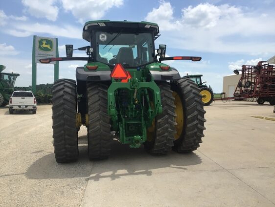 2022 John Deere 8R 370 - Image 4