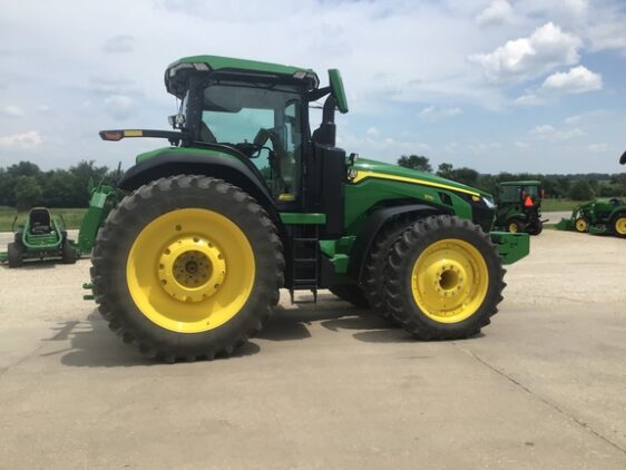 2022 John Deere 8R 370 - Image 6