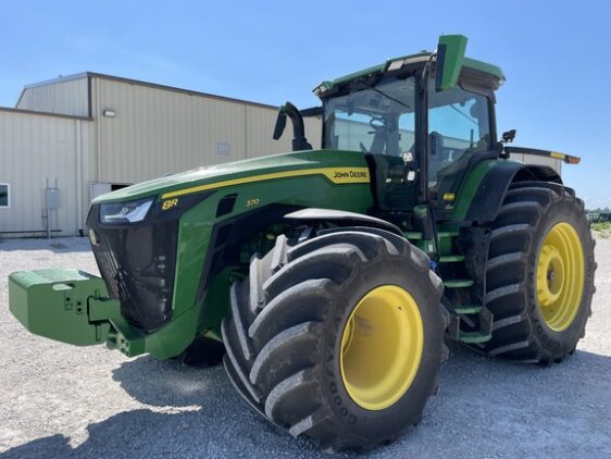 2024 John Deere 8R 370 - Image 2