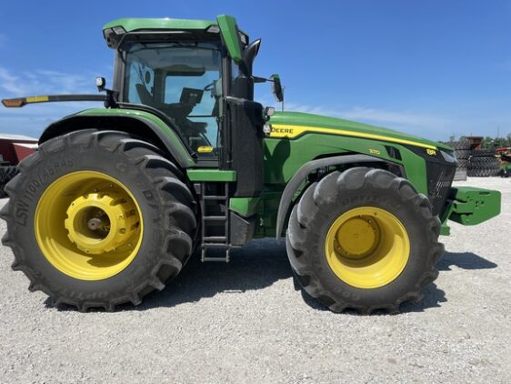 2024 John Deere 8R 370 - Image 4