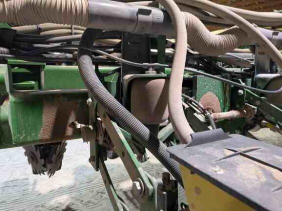 2015 John Deere 1775NT - Image 18