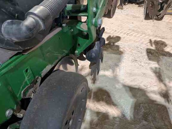 2015 John Deere 1775NT - Image 29