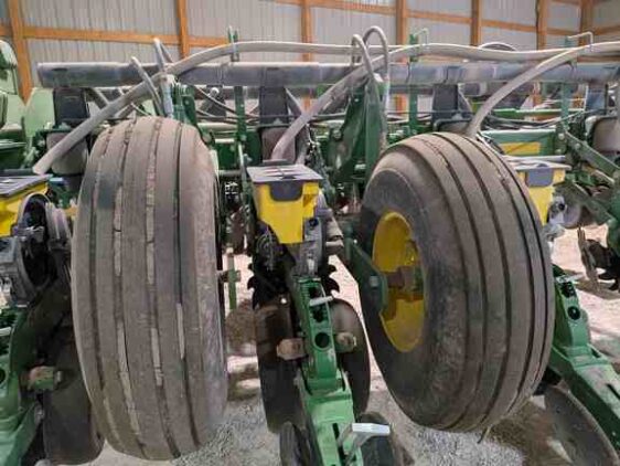 2015 John Deere 1775NT - Image 35