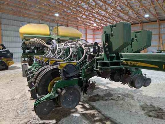 2015 John Deere 1775NT - Image 2