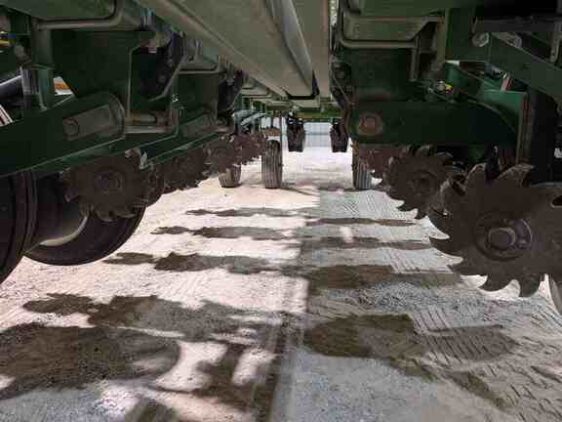 2015 John Deere 1775NT - Image 22