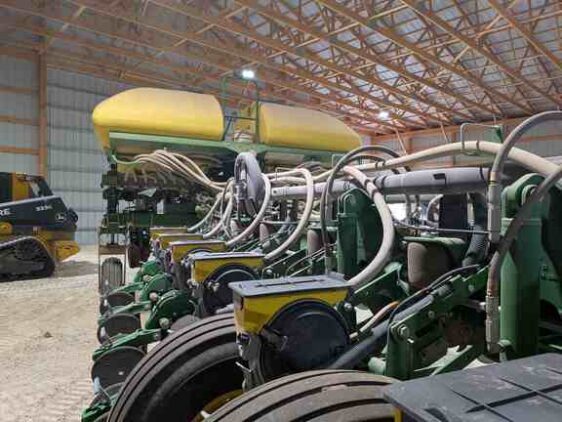 2015 John Deere 1775NT - Image 4
