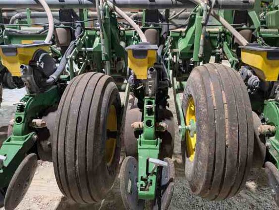 2015 John Deere 1775NT - Image 36