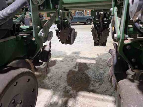2015 John Deere 1775NT - Image 26