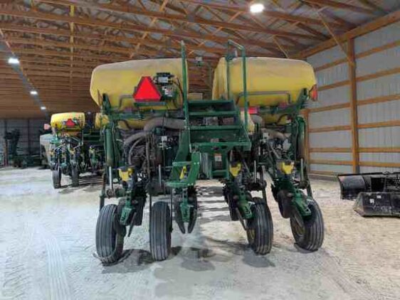 2015 John Deere 1775NT - Image 13