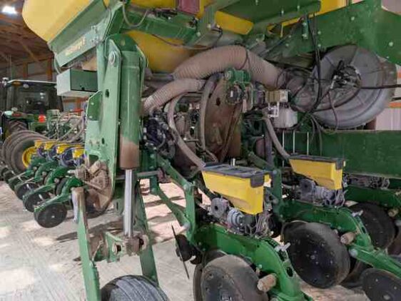 2015 John Deere 1775NT - Image 20