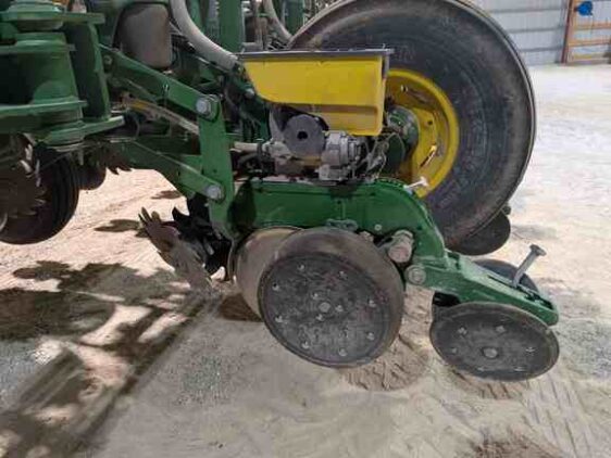 2015 John Deere 1775NT - Image 30