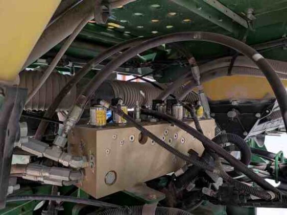 2015 John Deere 1775NT - Image 33