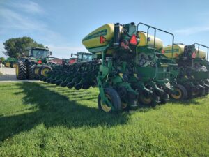 2017 John Deere 1775NT