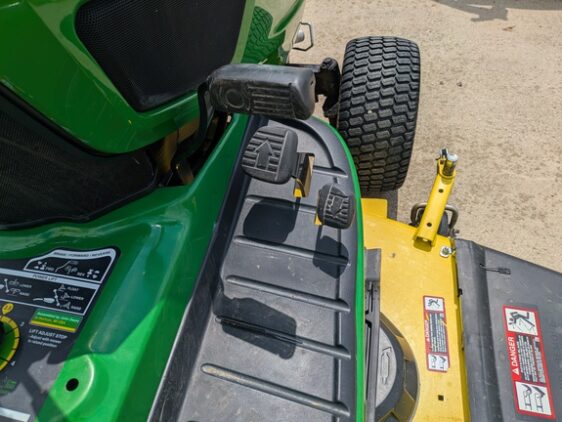 2019 John Deere X730 - Image 18