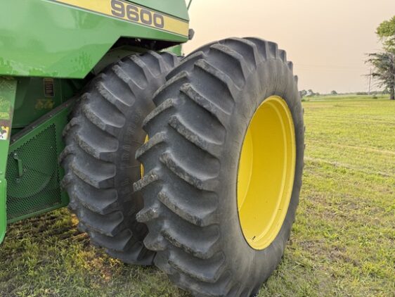 1993 John Deere 9600 - Image 21
