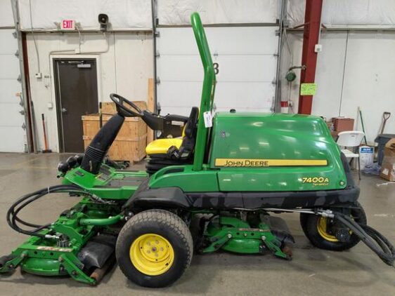 2016 John Deere 7400A