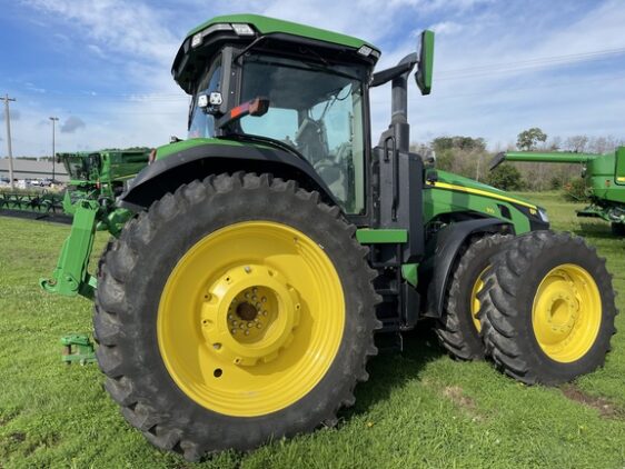 2022 John Deere 8R 310 - Image 2