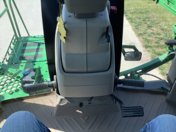2017 John Deere R4038 - Image 18