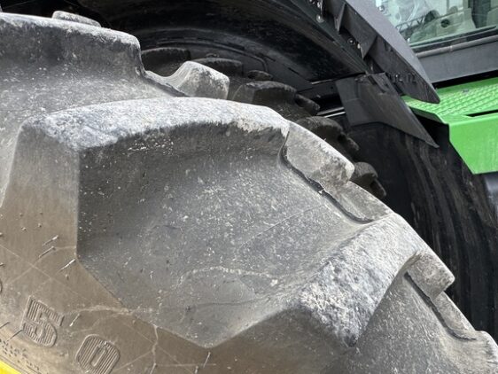 2024 John Deere 8R 370 - Image 30