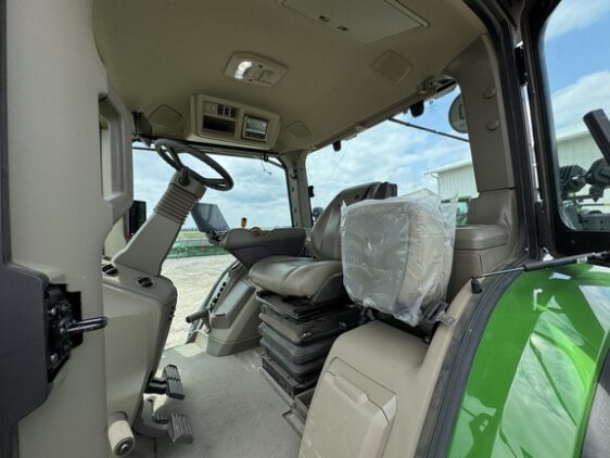 2024 John Deere 8R 370 - Image 18