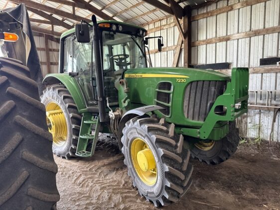 2009 John Deere 7230 Cab - Image 3