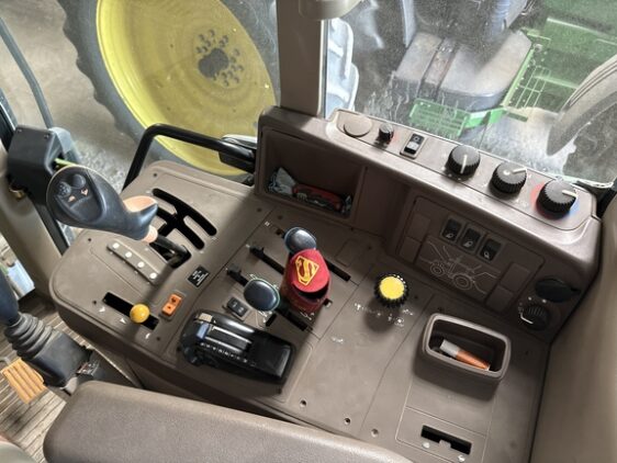 2009 John Deere 7230 Cab - Image 19