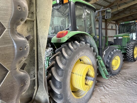 2009 John Deere 7230 Cab - Image 11