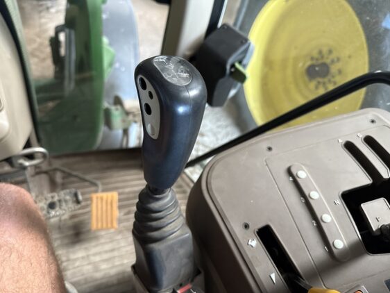 2009 John Deere 7230 Cab - Image 21