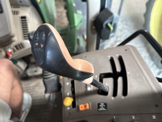 2009 John Deere 7230 Cab - Image 25